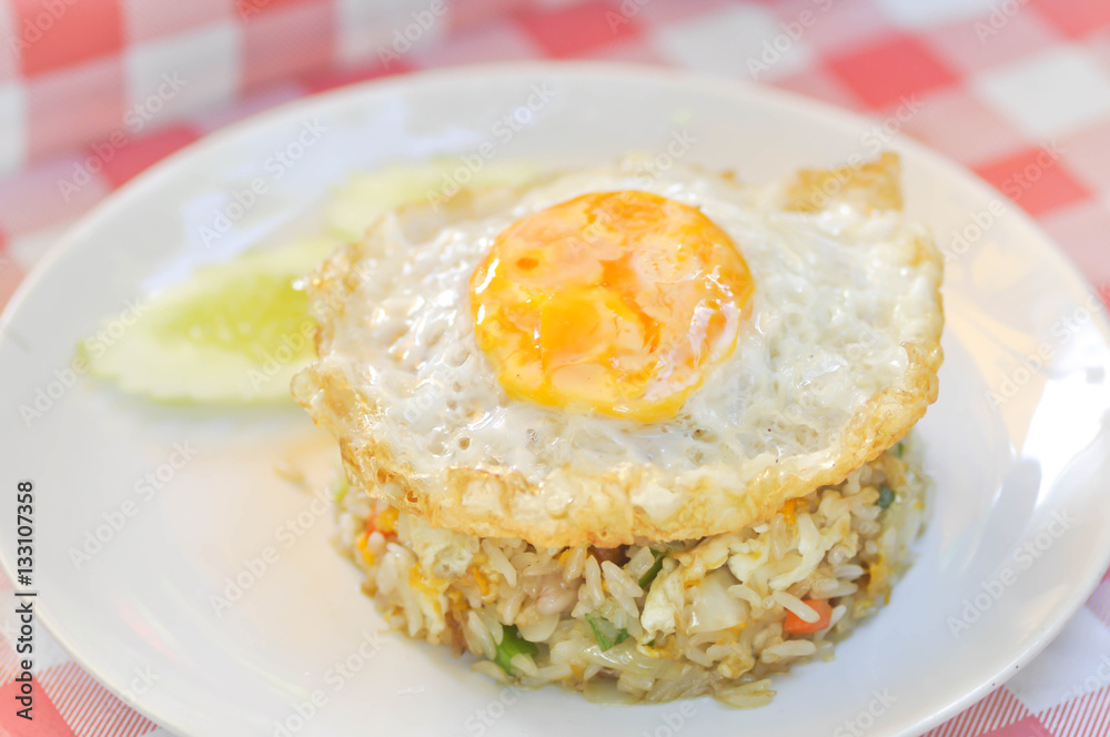 stir-fried rice or fried rice with fried egg and cucumber , Tha stir-fried rice or fried rice with fried egg and cucumber , Tha