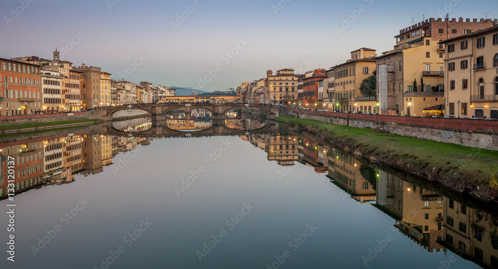 Pont Vecchio à Florence au crépuscule
