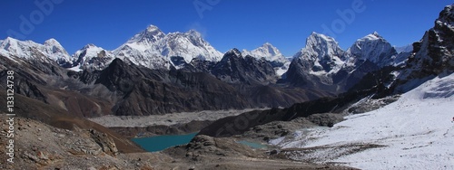 Gokyo valley and mount Everest © u.perreten