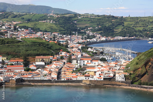 Fototapeta Naklejka Na Ścianę i Meble -  Blick auf Horta, Faial ist die fünftgrößte Insel der portugiesischen Inselgruppe der Azoren.