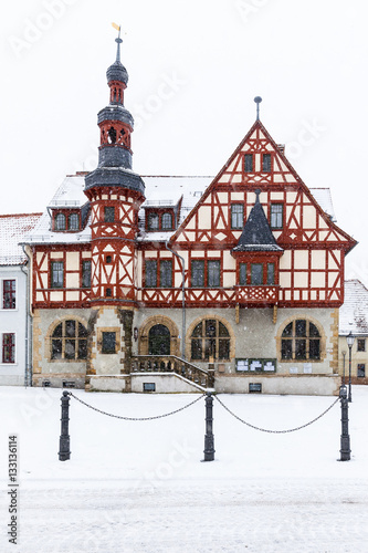 historisches Rathaus Harzgerode im Winter