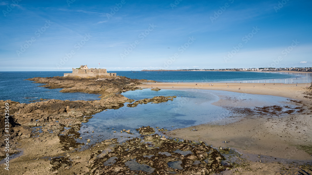 Rocks going to fort national in Saint-Malo, France