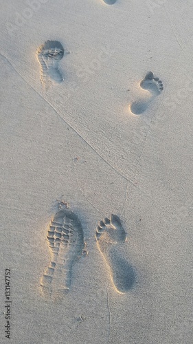 Running on the beach: shoes or barefoot?