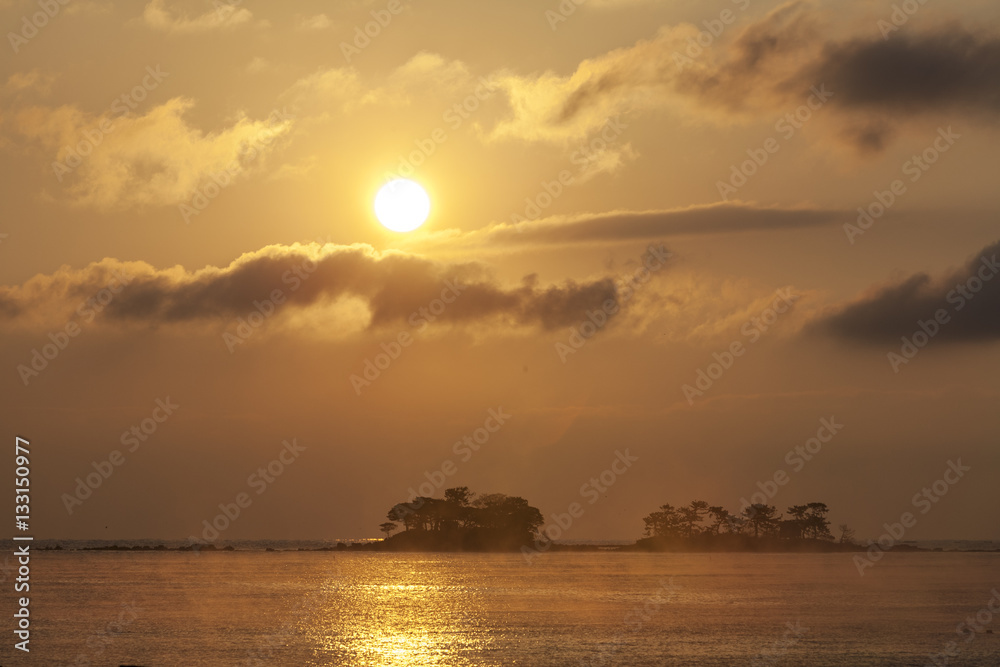 朝日と虻ヶ島