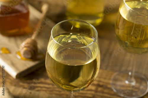 Bild auf Leinwand Sweet Yellow Honey Wine Meade
