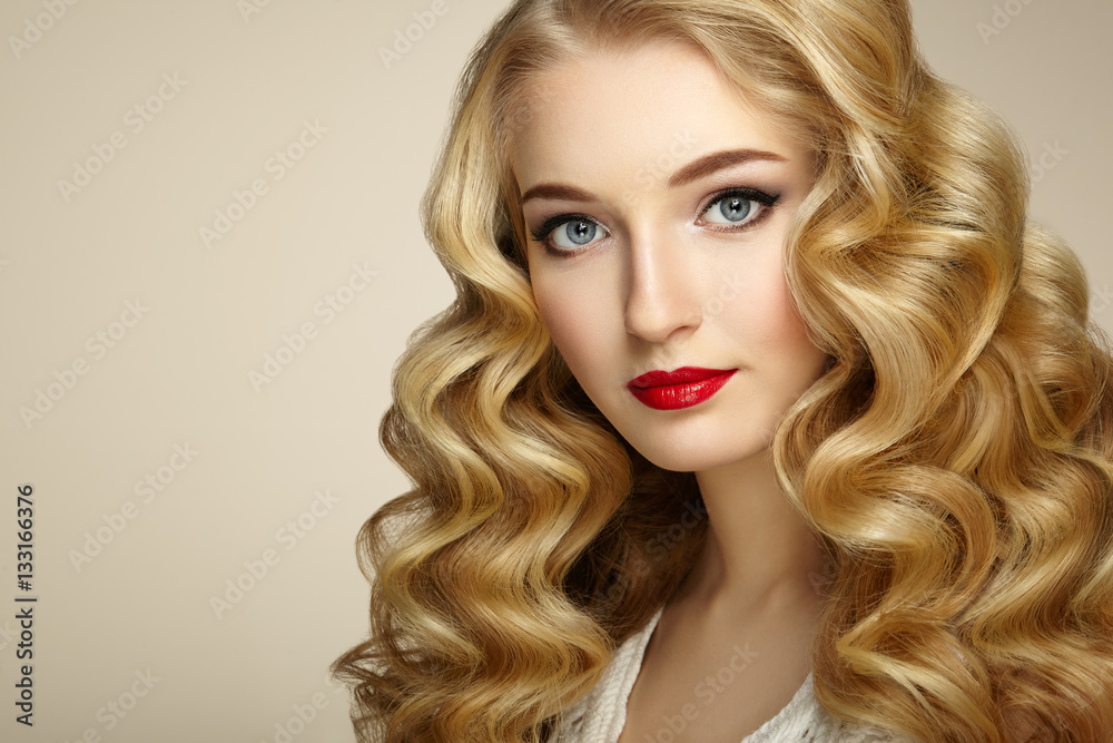 Beautiful girl with long wavy and shiny hair . Blonde woman with curly hairstyle. Perfect make-up. Fashion photo Beautiful girl with long wavy and shiny hair . Blonde woman with curly hairstyle. Perfect make-up. Fashion photo