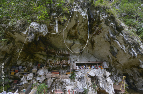 Tumbas Tana Toraja en Londa, Sulawesi, Indonesia photo