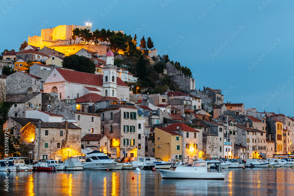 Fototapeta premium Evening view of the historical part with old houses and St. Michael's fortress in Sibenik, Croatia