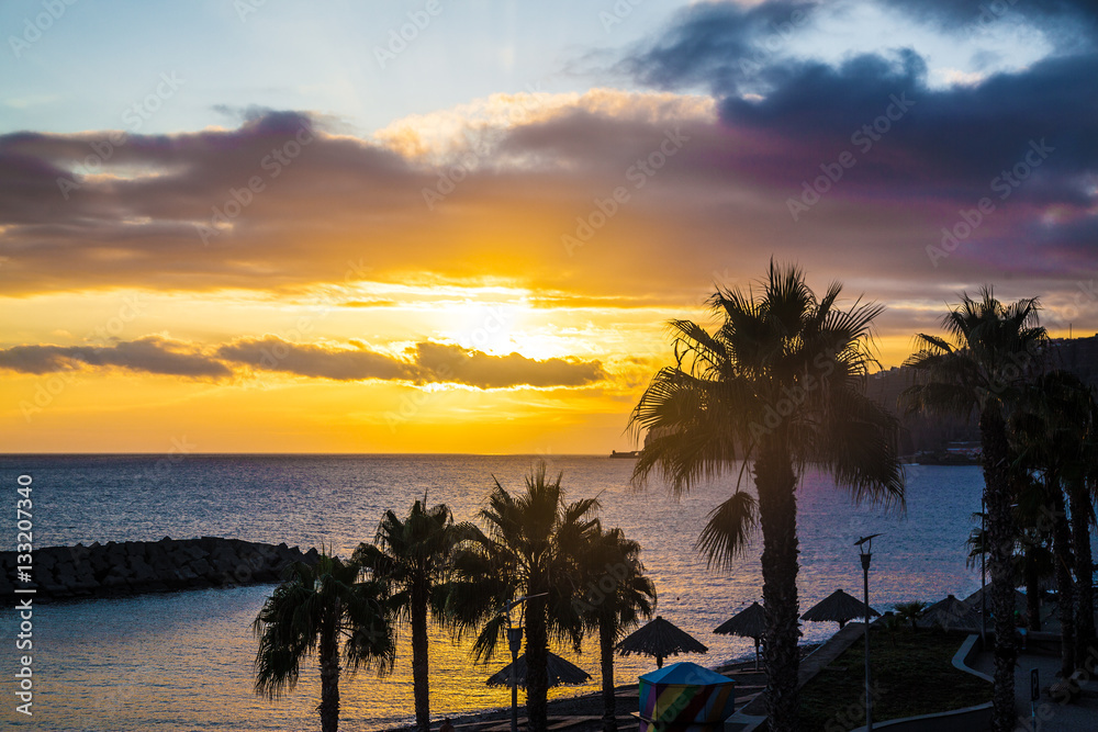 Fototapeta premium Île de Madère : couché de soleil sur la côte