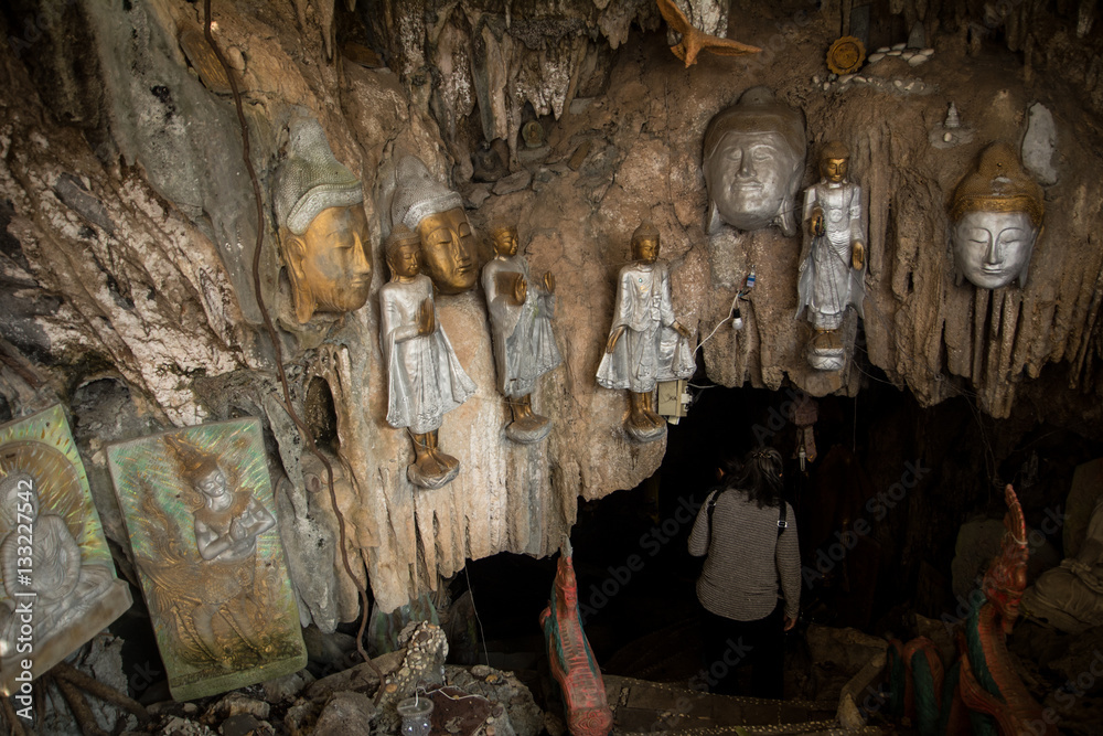 Fototapeta premium Thai sculpture, THAILAND (dark background)