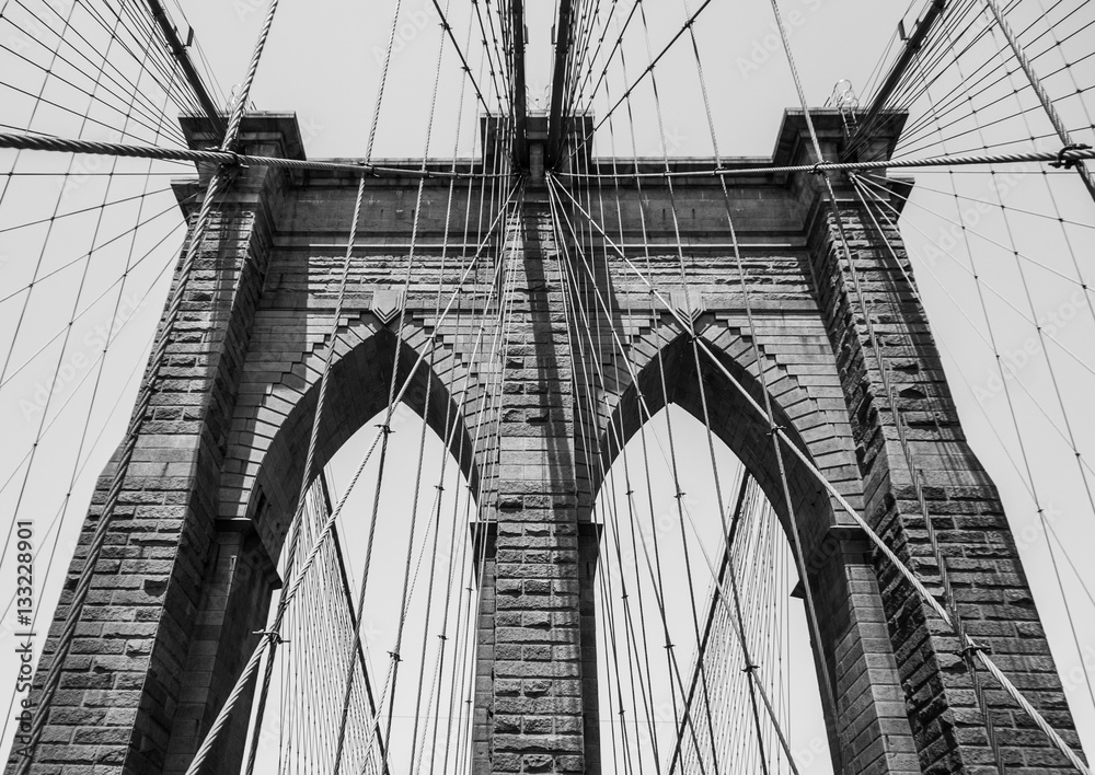 Obraz premium Pylon Brooklyn Bridge zamknąć w czerni i bieli