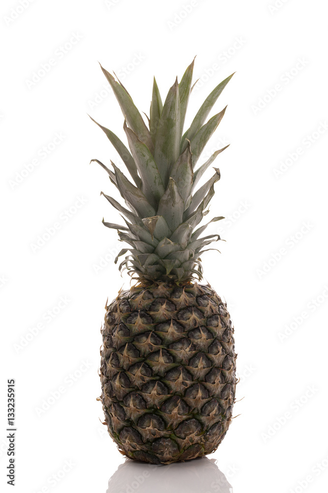 Fototapeta premium ananas in ganzer form