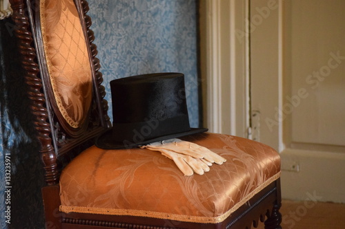 Top hat and gloves
