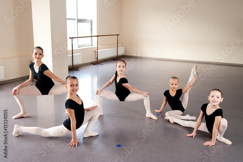 Dance coach, kids, stretching, choreography