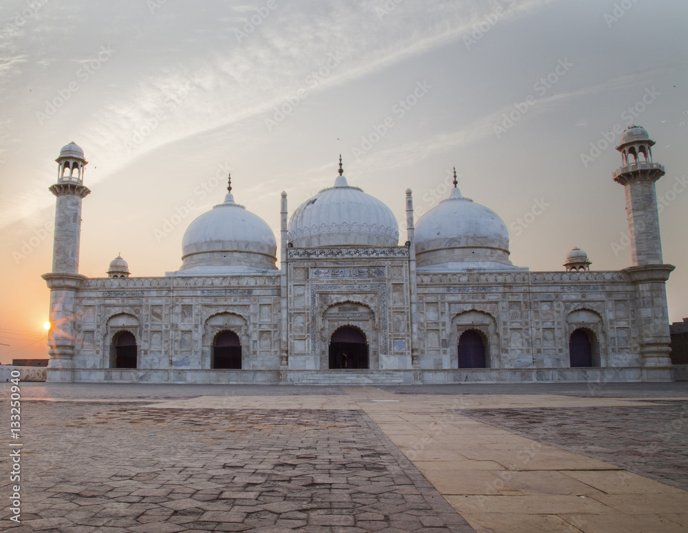 Fototapeta premium sunset at Abbasi Mosque Bahawalpur