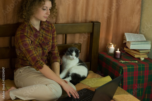 Girl with cat and laptop © Pavlo
