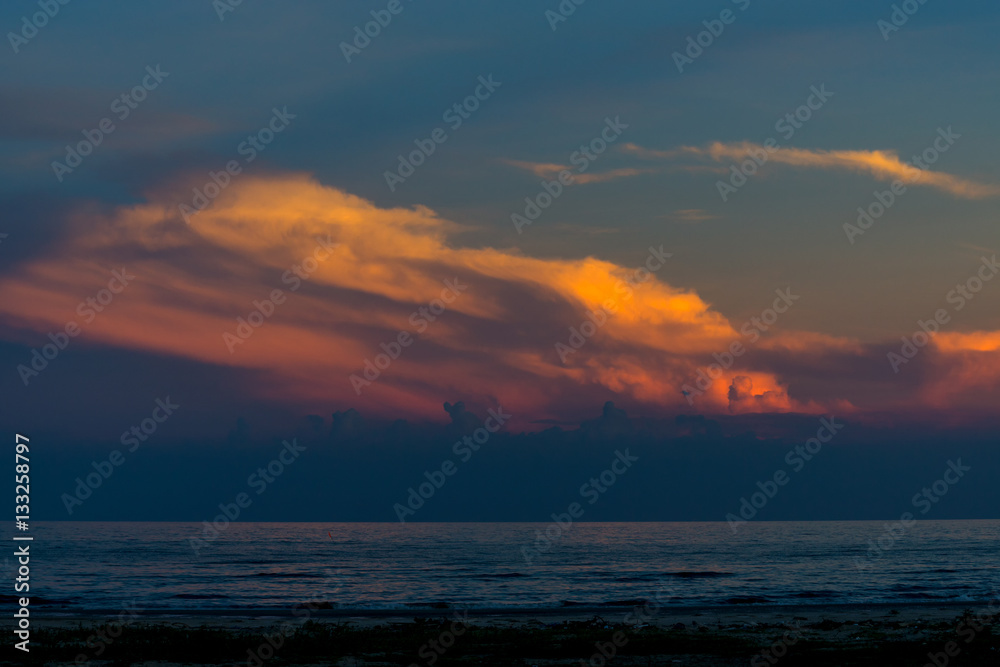 Naklejka premium Beautiful sunset cloud mountain Thailand