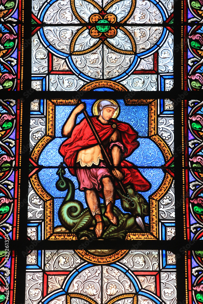 Saint-Georges terrassant le dragon. Vitrail. Saint-Eglise Saint-Clodoald. Saint-Cloud. / Stained glass. Church St. Clodoald. Saint-Cloud. 