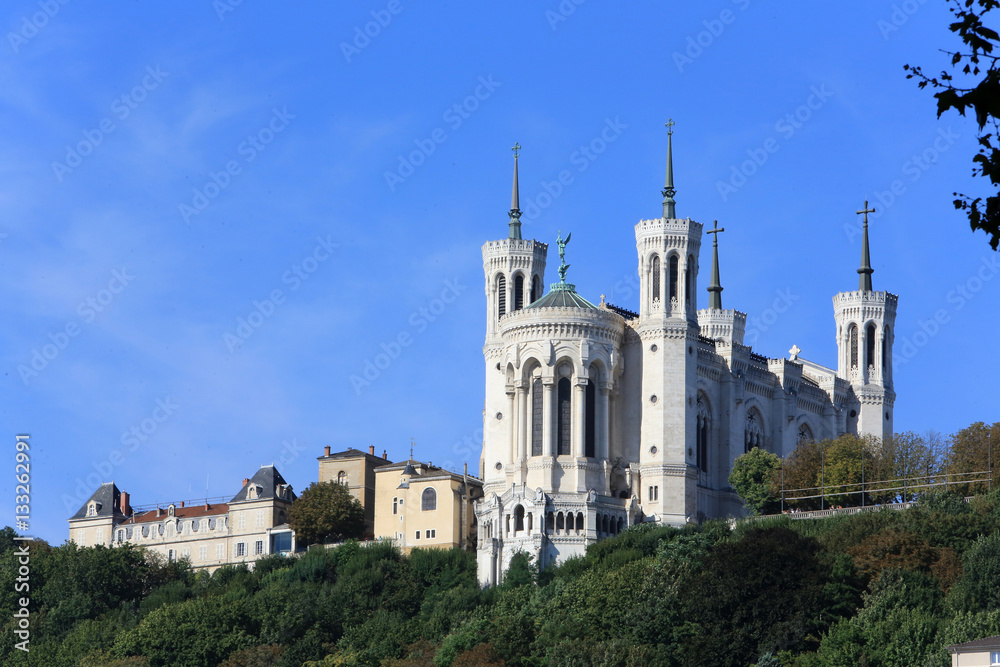 Chevet Est. Basilique Notre-Dame de Fourvière avec ses quatre tours octogonales crénelées. Lyon. / Basilica of Notre-Dame de Fourvière. Lyon.