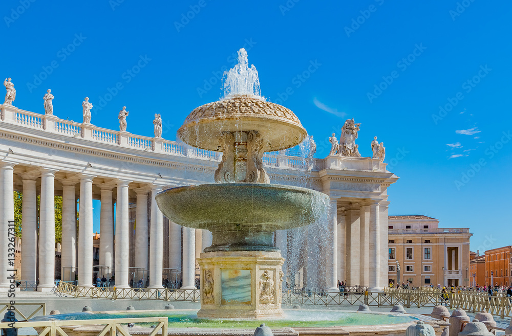 Naklejka premium Saint Peter's Square Colonnades and fountain in Vatican Rome