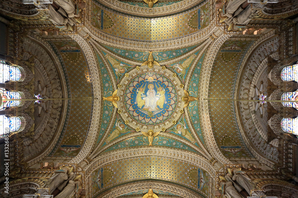 Peinture représentant les rapports de Marie avec la Trinité. Coupole. Basilique Notre-Dame de Fourvière. Lyon. / Basilica of Notre-Dame de Fourvière. Lyon.
