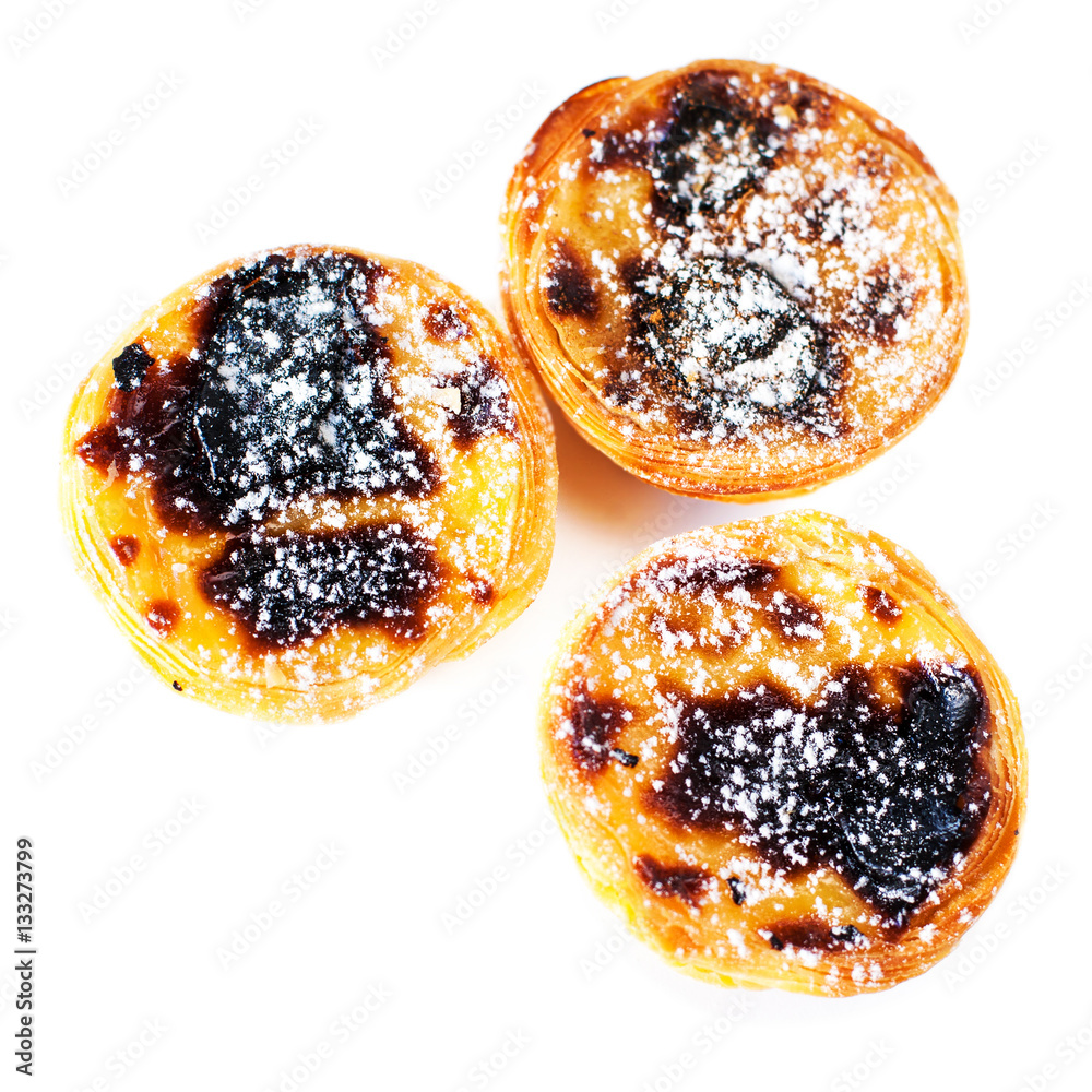 Typical portuguese dessert pasteis de nata / Heap of egg tarts i Typical portuguese dessert pasteis de nata / Heap of egg tarts i