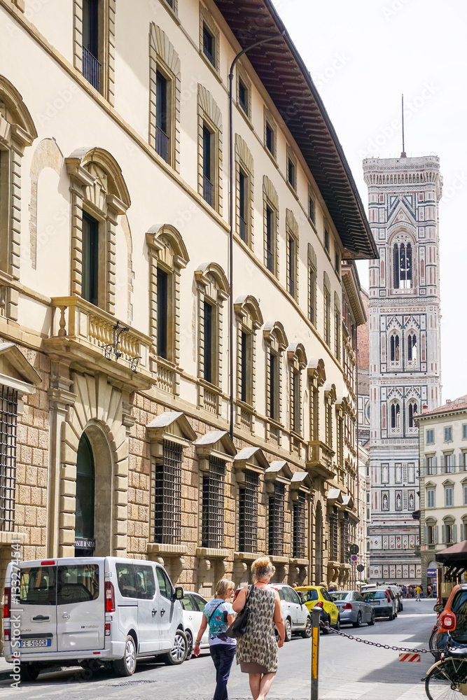 Fototapeta premium FLORENCE, ITALY - July 25, 2016. Street view of Old Town Florenc