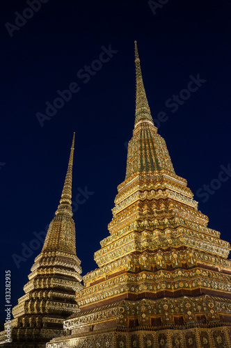 Temple Wat Pho la nuit  Bangkok  Tha  lande