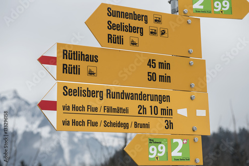 Wanderwegwegweiser (Rütli) auf Seelisberg, Uri, Schweiz photo