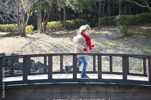 Wallpaper Mural 走る女の子 Torontodigital.ca