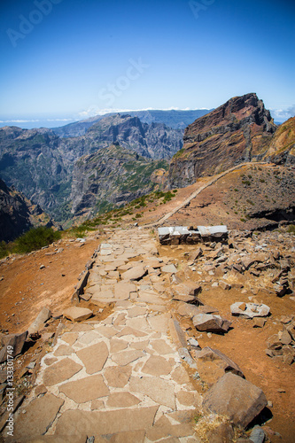  Île de Madère : Pico do Arieiro , chemin pavé  photo