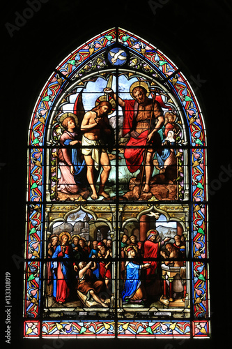 Bapt  me de J  sus-Christ. Vitrail. Eglise Saint-Nizier de Lyon.   Christ Baptism. Stained glass windows. Saint-Nizier Church. Lyon.