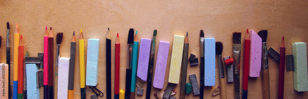 Кисти и краски для рисования Stock Photo | Adobe Stock