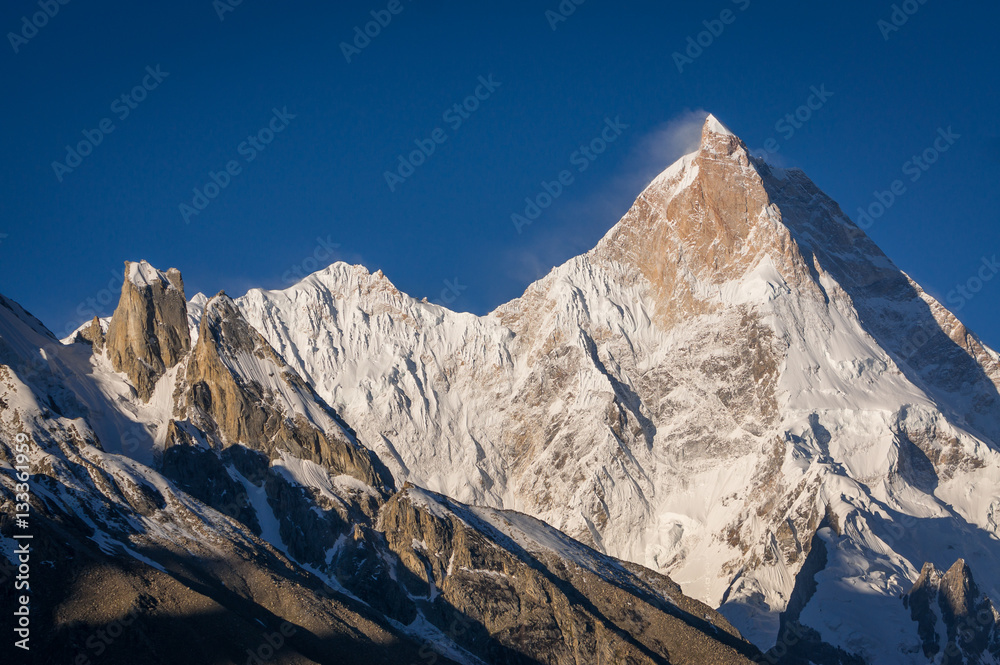 Obraz premium Masherbrum mountain peak or K1 peak in a morning, K2 base camp trekking route in Karakoram mountains range, Pakistan, Asia
