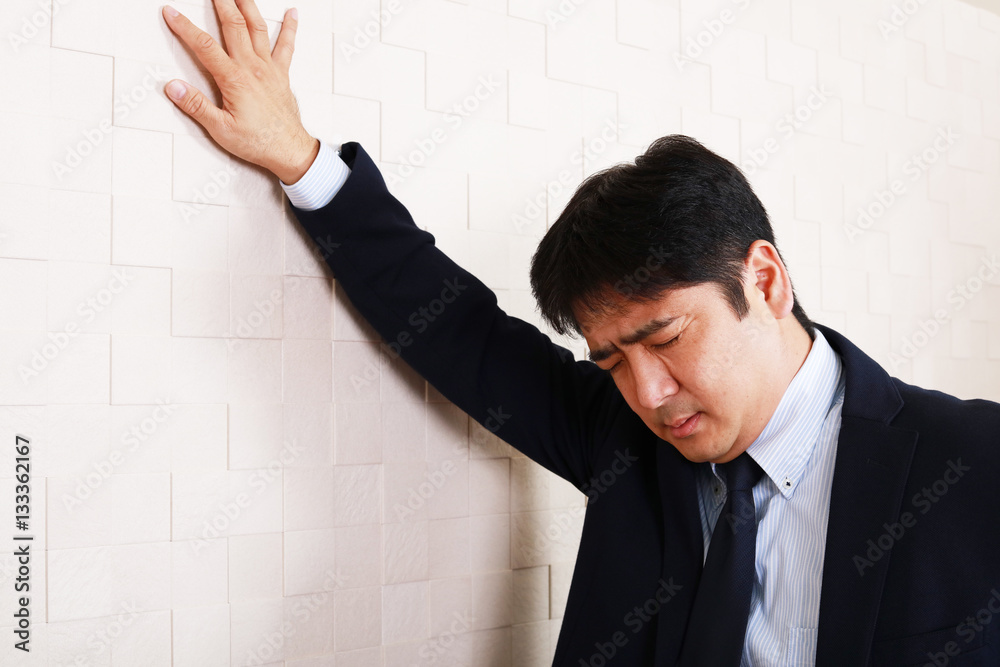 苦悩するビジネスマン