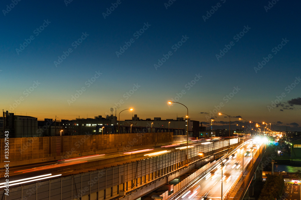 Traffic on Highway in evening, with many cars