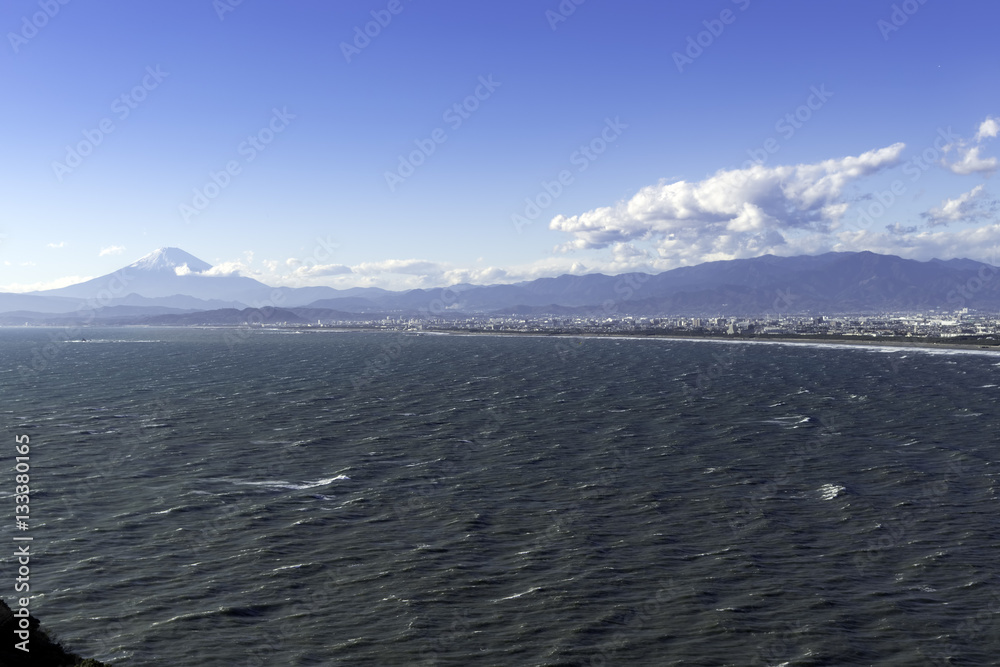 江ノ島から望む相模湾と富士山