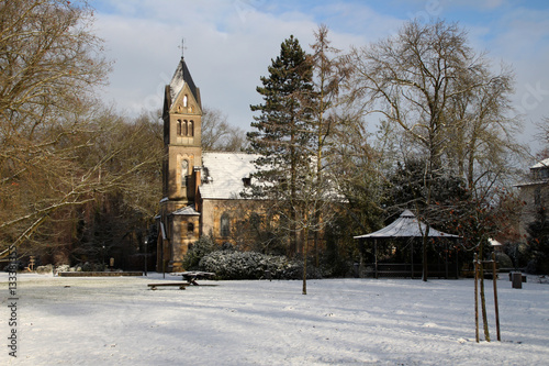 Eine Klosterkapelle im Winter photo