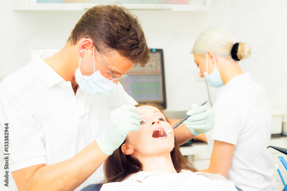 Obraz premium Young Woman Seeing Her Dentist