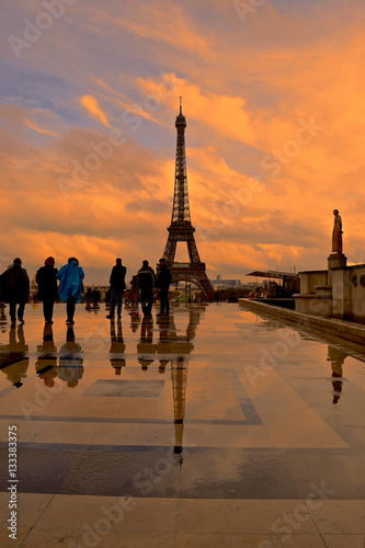 Eiffel Tower, París, France, Reflection on water