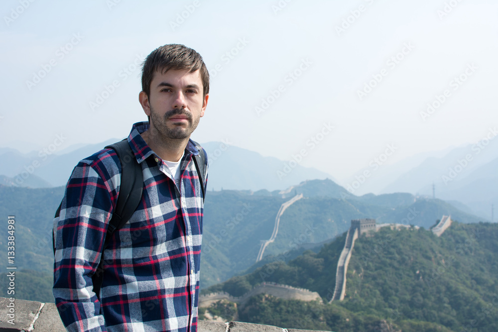 Naklejka premium Tired man at the Great wall of China