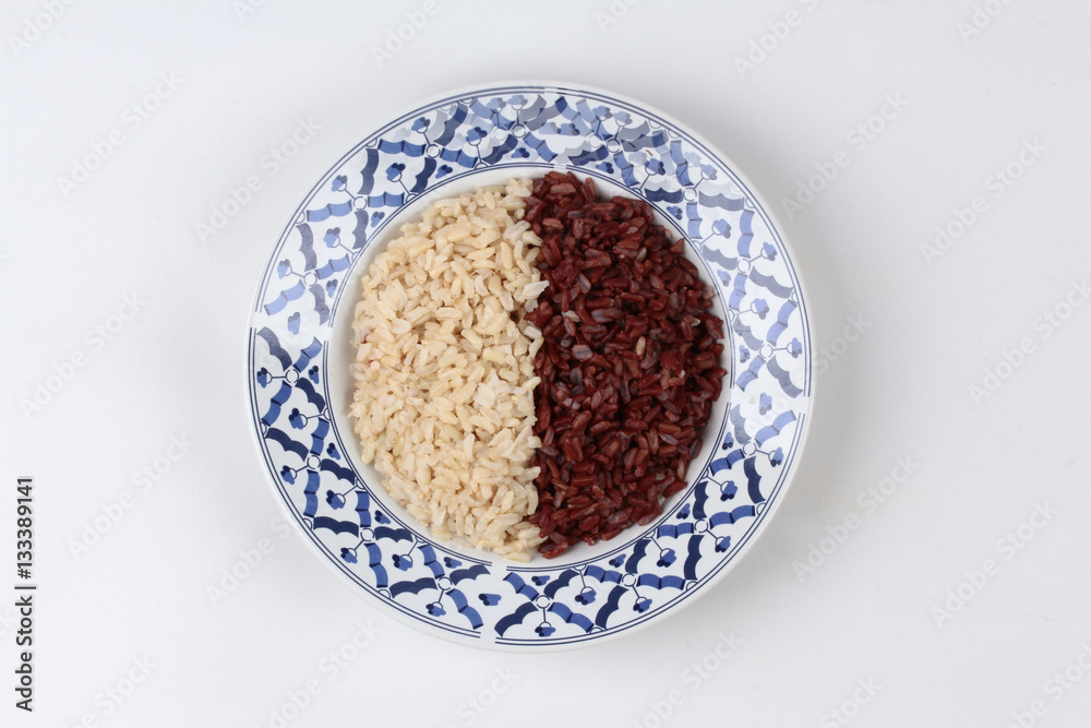 Ready served of brown rice and organic red jasmine rice. Ready served of brown rice and organic red jasmine rice.