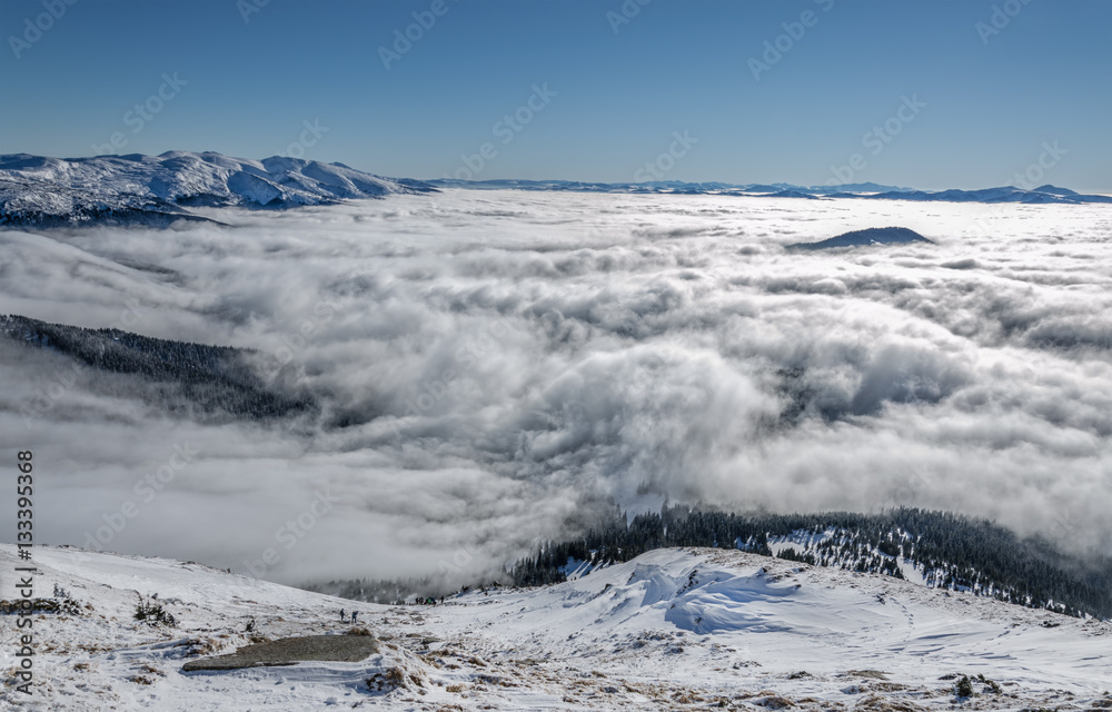 Obraz premium Snow lanscape at the top of a mountain