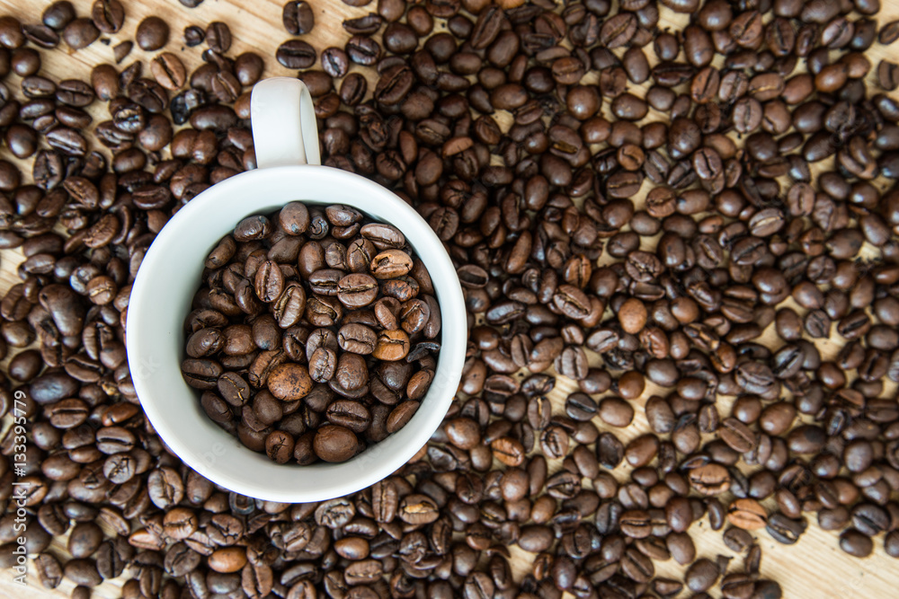 Fototapeta premium Roasted coffee beans with cup
