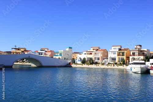 Fototapeta Naklejka Na Ścianę i Meble -  Hafen und bunte Häuser in Limassol (Lemesos) auf Zypern