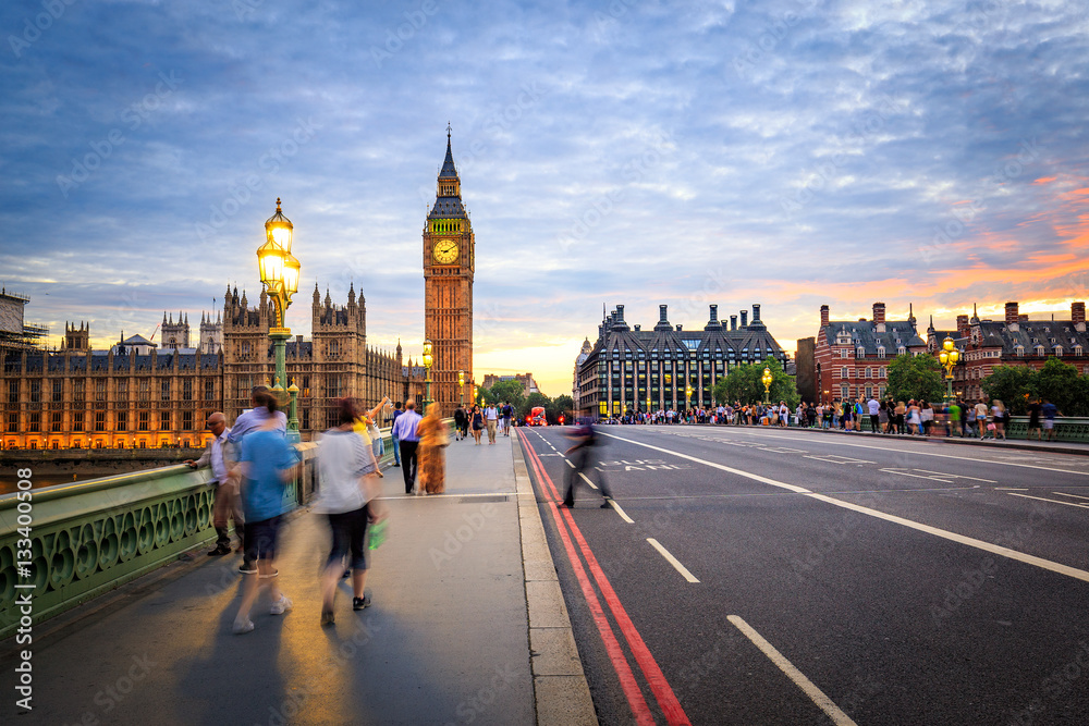 Obraz premium Big Ben and Westminster bridge in London, Uk.