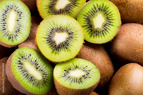 Canvas Print fresh kiwi fruit