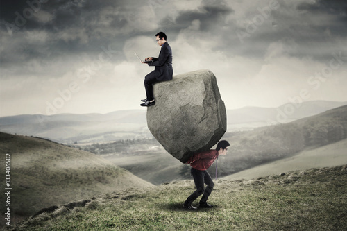 Foto Businessmen with laptop and stone