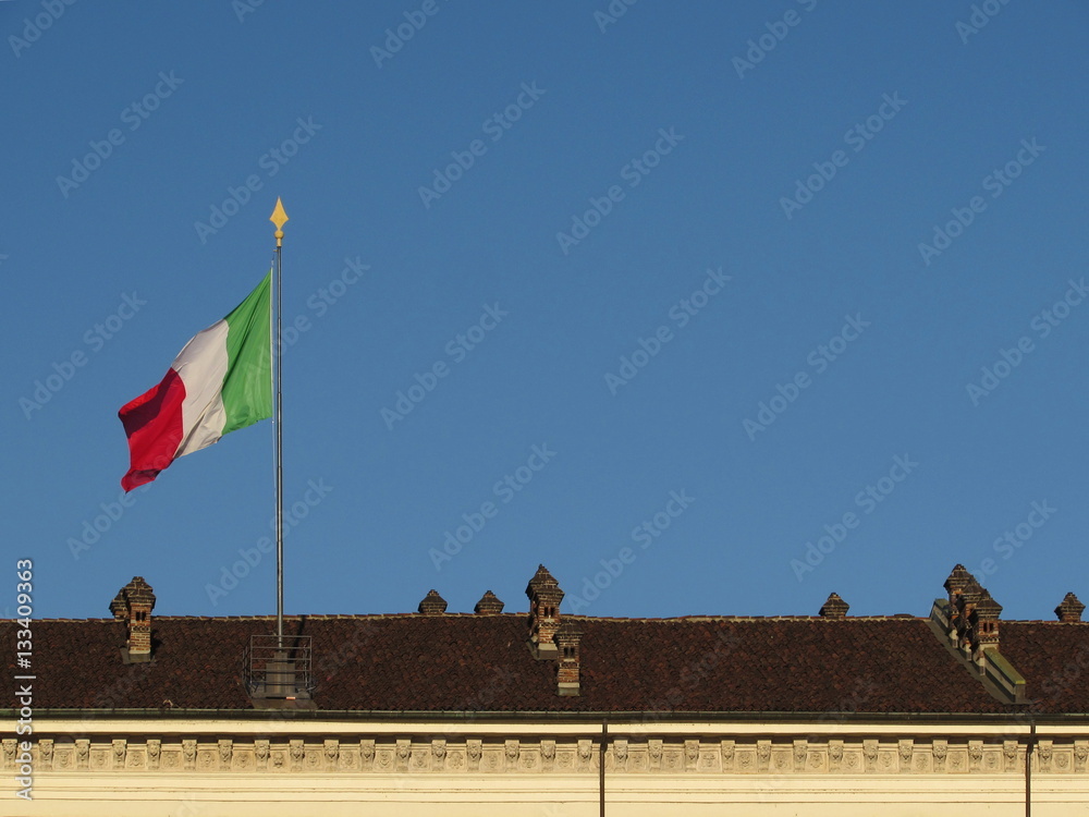 Bandiera italiana che sventola
