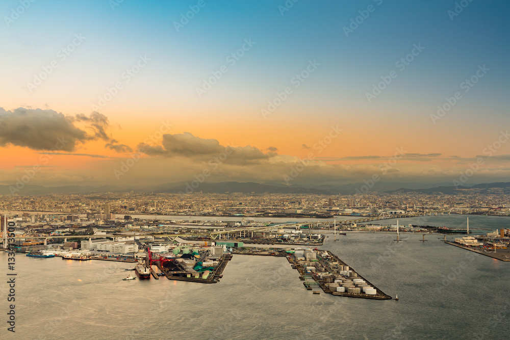 Obraz premium Osaka bay aerial view from the Cosmo tower at Osaka, Japan
